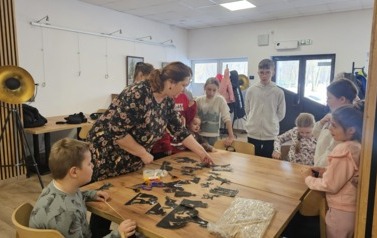 Wycinanie element&oacute;w do przedstawienia 